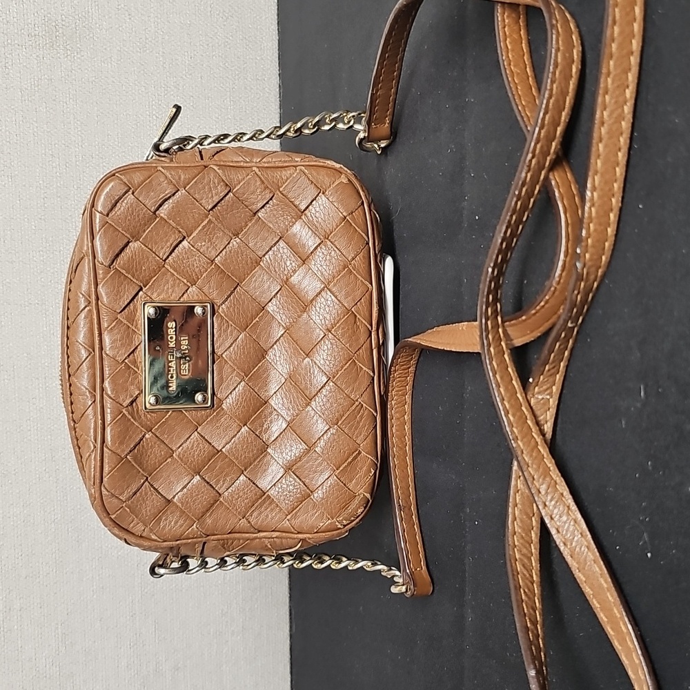 MICHAEL KORS WOVEN LEATHER CROSSBODY BFPM-10-082